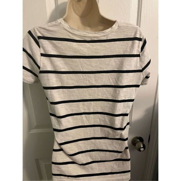 Madewell V-neck White and Black Striped short sleeve top. Size Small - Picture 5 of 5